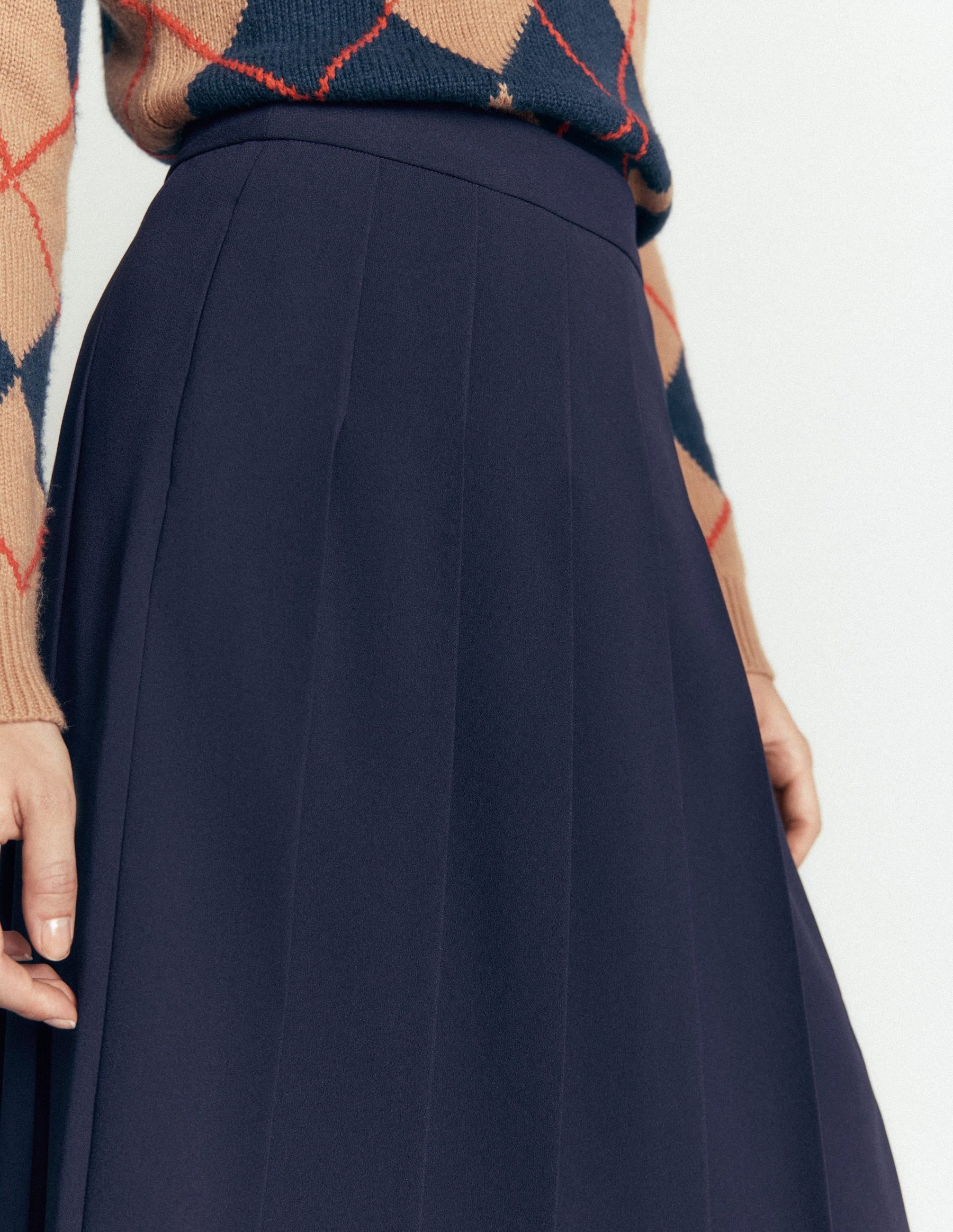 Pleat Side Split Midi Skirt-Navy