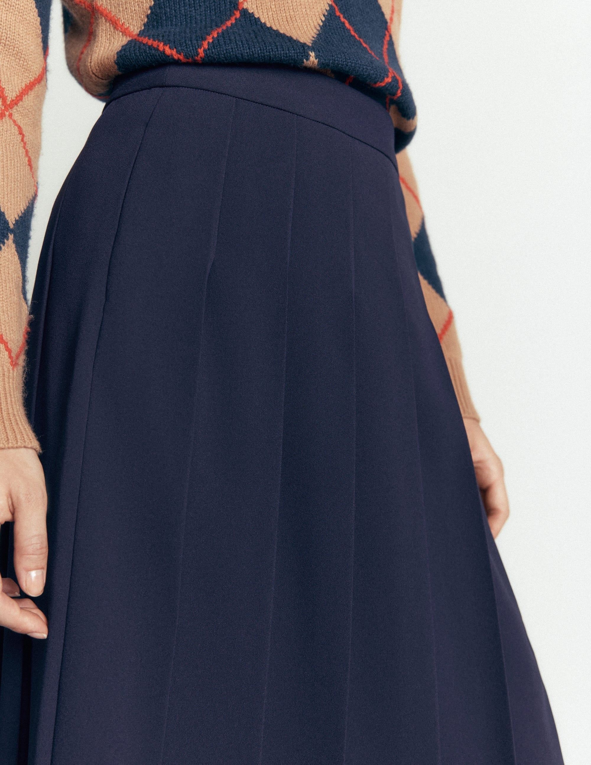 Pleat Side Split Midi Skirt-Navy